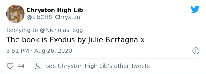 People Notice A Very Specific Book Arrangement Behind Boris Johnson During His Speech, Think The Librarian Did It