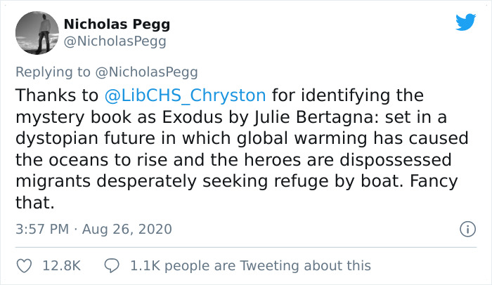 People Notice A Very Specific Book Arrangement Behind Boris Johnson During His Speech, Think The Librarian Did It