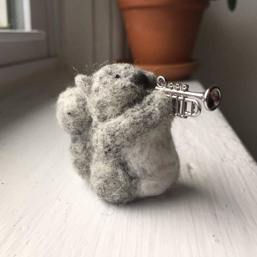 These Squirrels Formed A Book Club, But Did They All Read The Book?