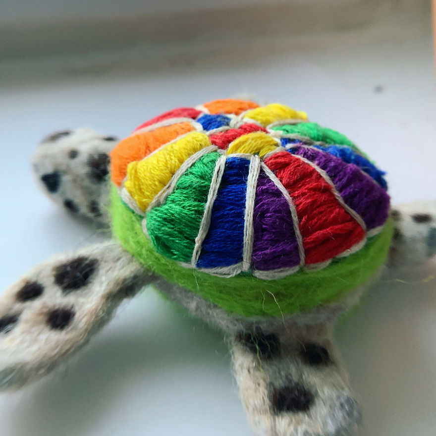 These Squirrels Formed A Book Club, But Did They All Read The Book?