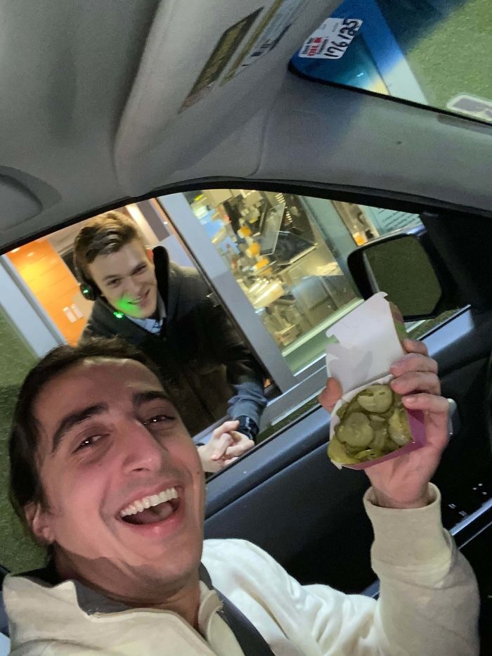 Drunk Friend I Was DD’ing For Asked For “Extra Pickles” With Her Cheeseburger