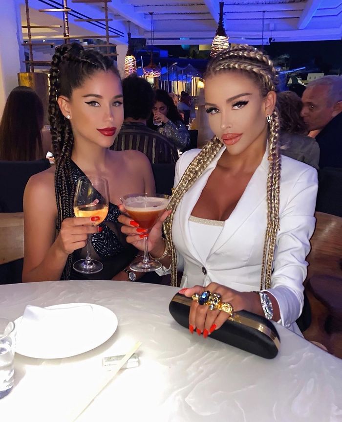 She Managed To Photoshop The Other Girl To Look Just Like Her