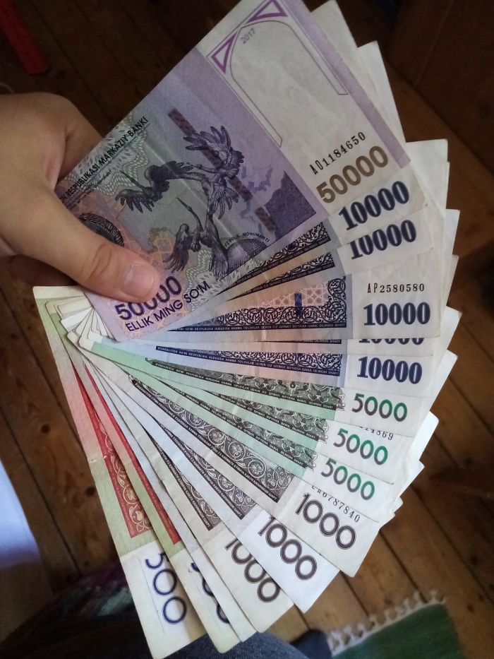 This Is What 10€ (11 USD) Look Like In Uzbek Currency (120.000 S'om)