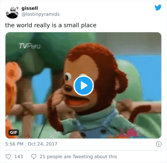 Woman Shares Photo Of Her Mom With Her New Boyfriend, Another Girl Recognizes Her Own Dad And Gets Confused