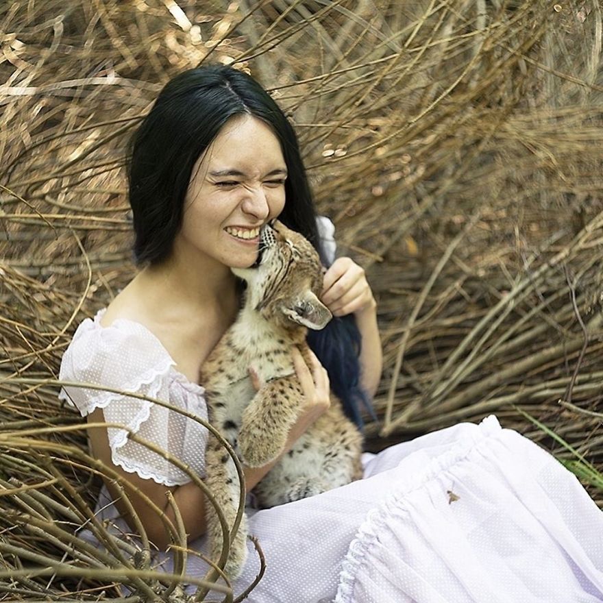 I Adopted Two Lynxes From A Fur Farm, Now I Live With 2 Big 'Cats,' 8 Dogs, And 3 Horses I Adopted Two Lynxes From A Fur Farm, Now I Live With 2 Big 'Cats,' 8 Dogs, And 3 Horses