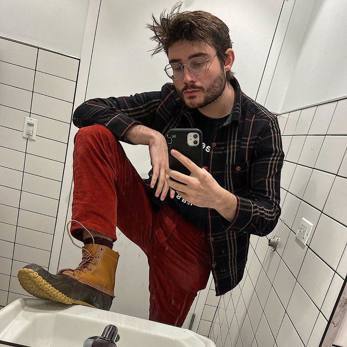 Guy Gets Accused Of &lsquo;Catfishing&rsquo; And Banned From Tinder After This Girl Reported His Profile Pic