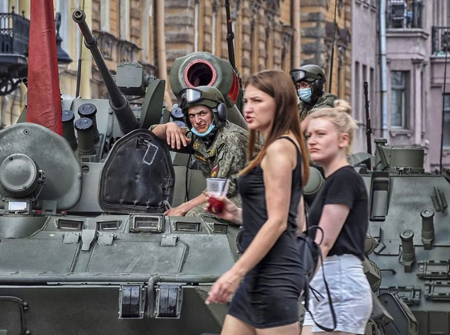 This Photographer Captures Everyday Life In Russia In Sincere Photographs (New Pics)