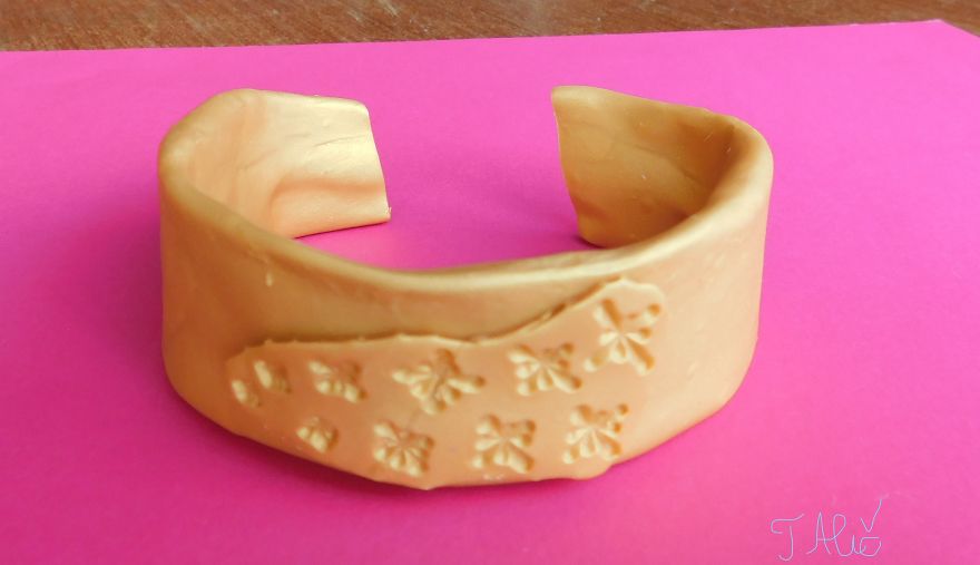 Handmade Bracelet: Gold Bracelet With Design