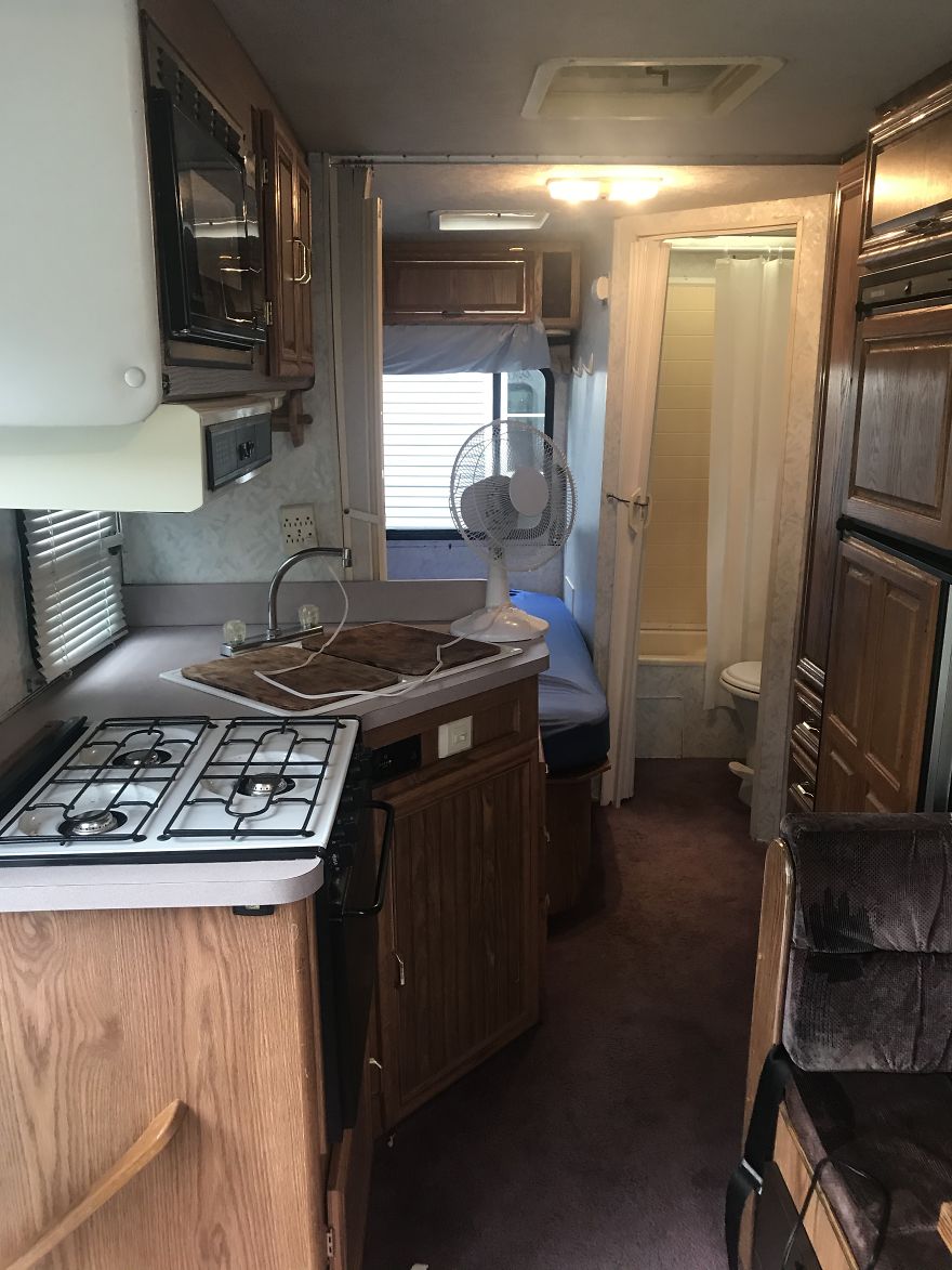 I Bought An Old 1995 RV, And Here's How I Transformed It Into A Beautiful Home For Me And Two Kittens That I Recently Adopted (21 Pics) I Bought An Old 1995 RV, And Here's How I Transformed It Into A Beautiful Home For Me And Two Kittens That I Recently Adopted (21 Pics)