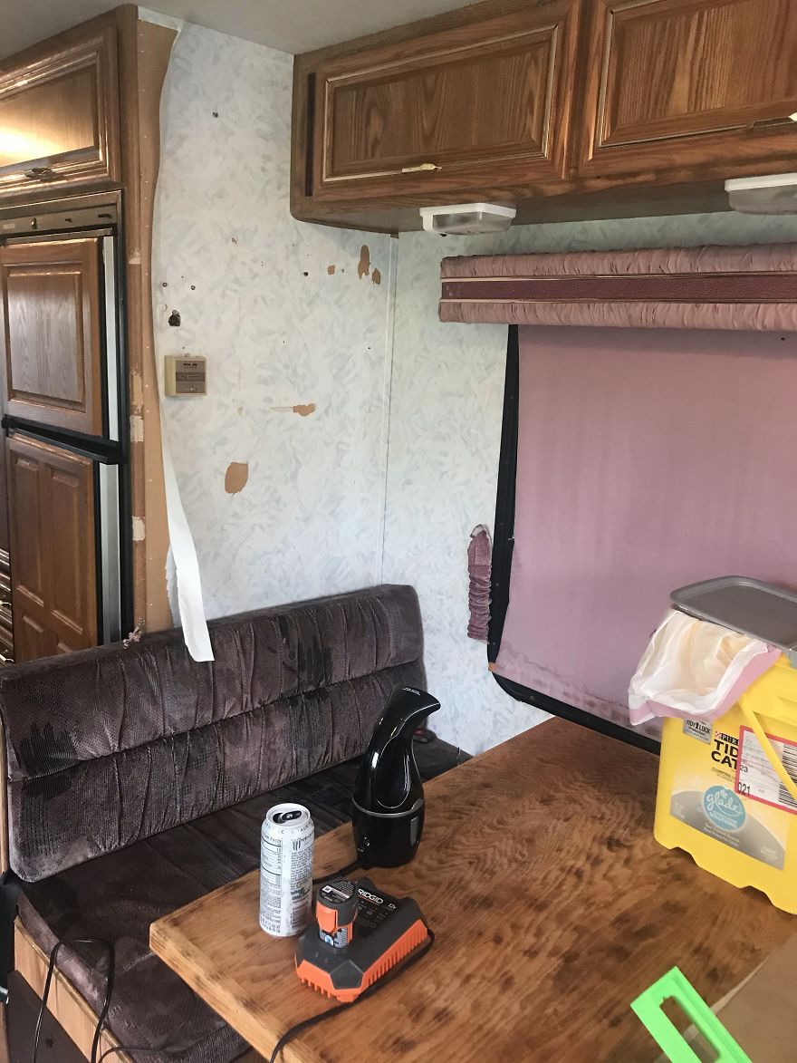 I Bought An Old 1995 RV, And Here's How I Transformed It Into A Beautiful Home For Me And Two Kittens That I Recently Adopted (21 Pics) I Bought An Old 1995 RV, And Here's How I Transformed It Into A Beautiful Home For Me And Two Kittens That I Recently Adopted (21 Pics)