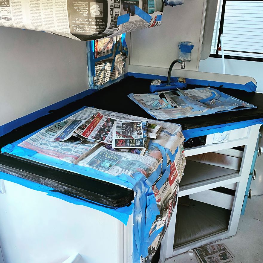 I Bought An Old 1995 RV, And Here's How I Transformed It Into A Beautiful Home For Me And Two Kittens That I Recently Adopted (21 Pics) I Bought An Old 1995 RV, And Here's How I Transformed It Into A Beautiful Home For Me And Two Kittens That I Recently Adopted (21 Pics)