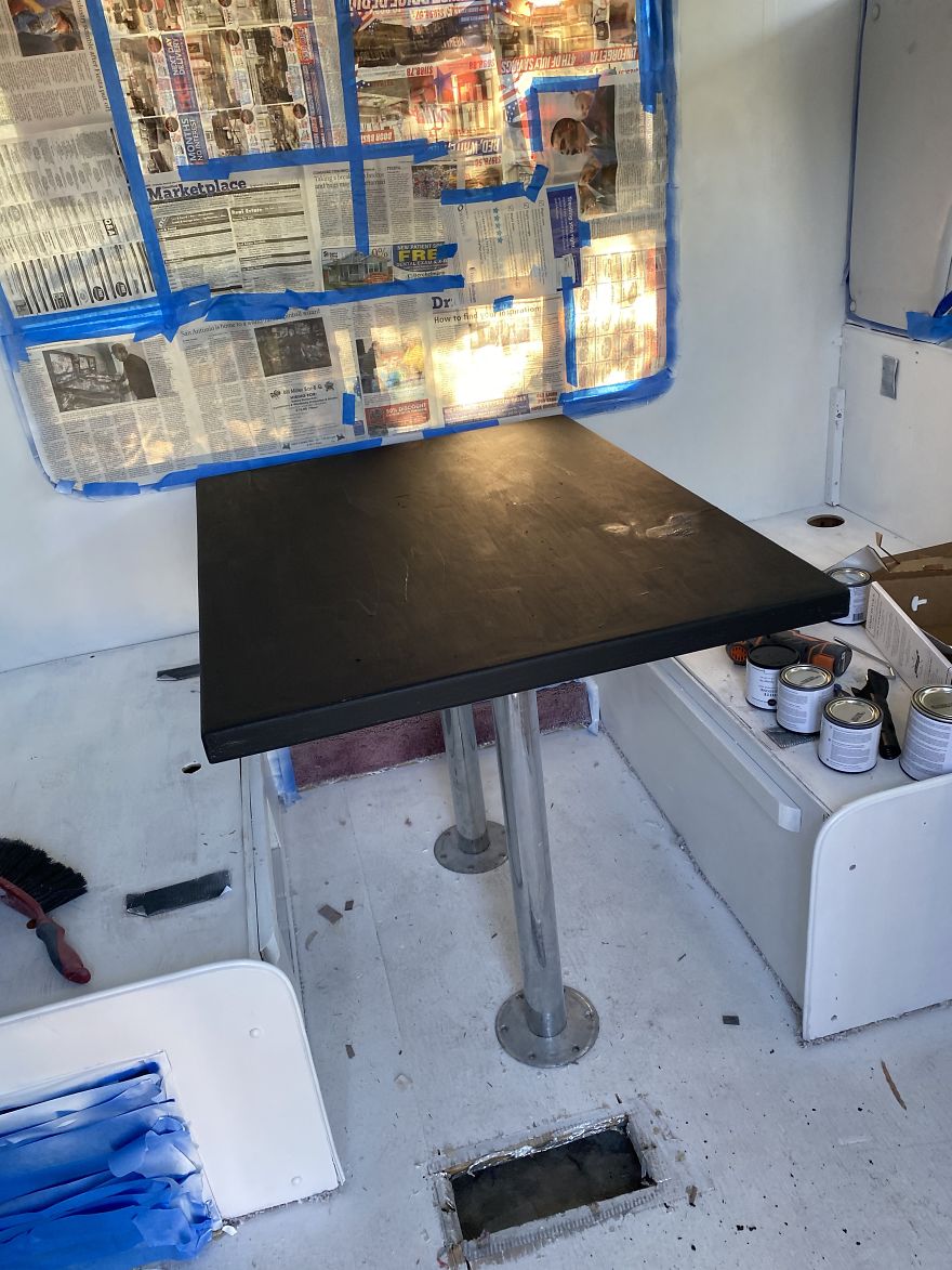 I Bought An Old 1995 RV, And Here's How I Transformed It Into A Beautiful Home For Me And Two Kittens That I Recently Adopted (21 Pics)