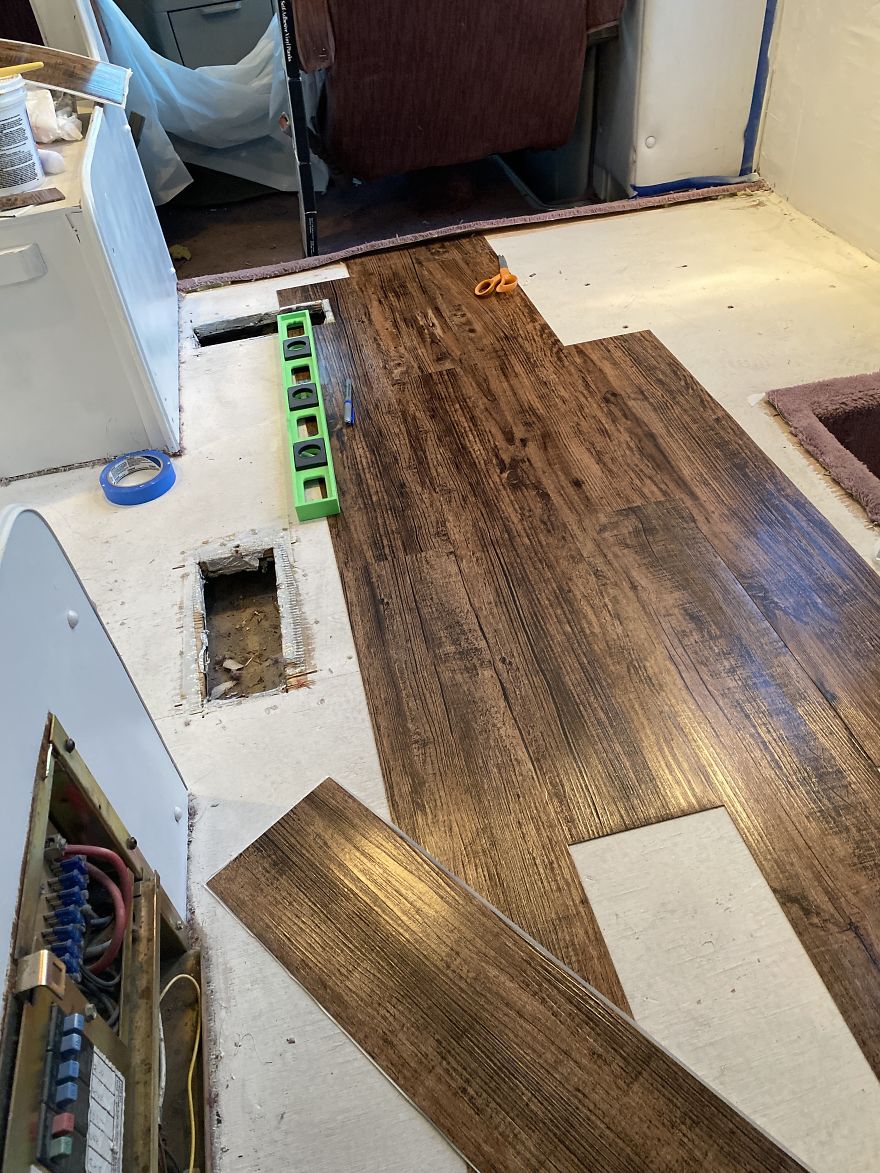 I Bought An Old 1995 RV, And Here's How I Transformed It Into A Beautiful Home For Me And Two Kittens That I Recently Adopted (21 Pics) I Bought An Old 1995 RV, And Here's How I Transformed It Into A Beautiful Home For Me And Two Kittens That I Recently Adopted (21 Pics)