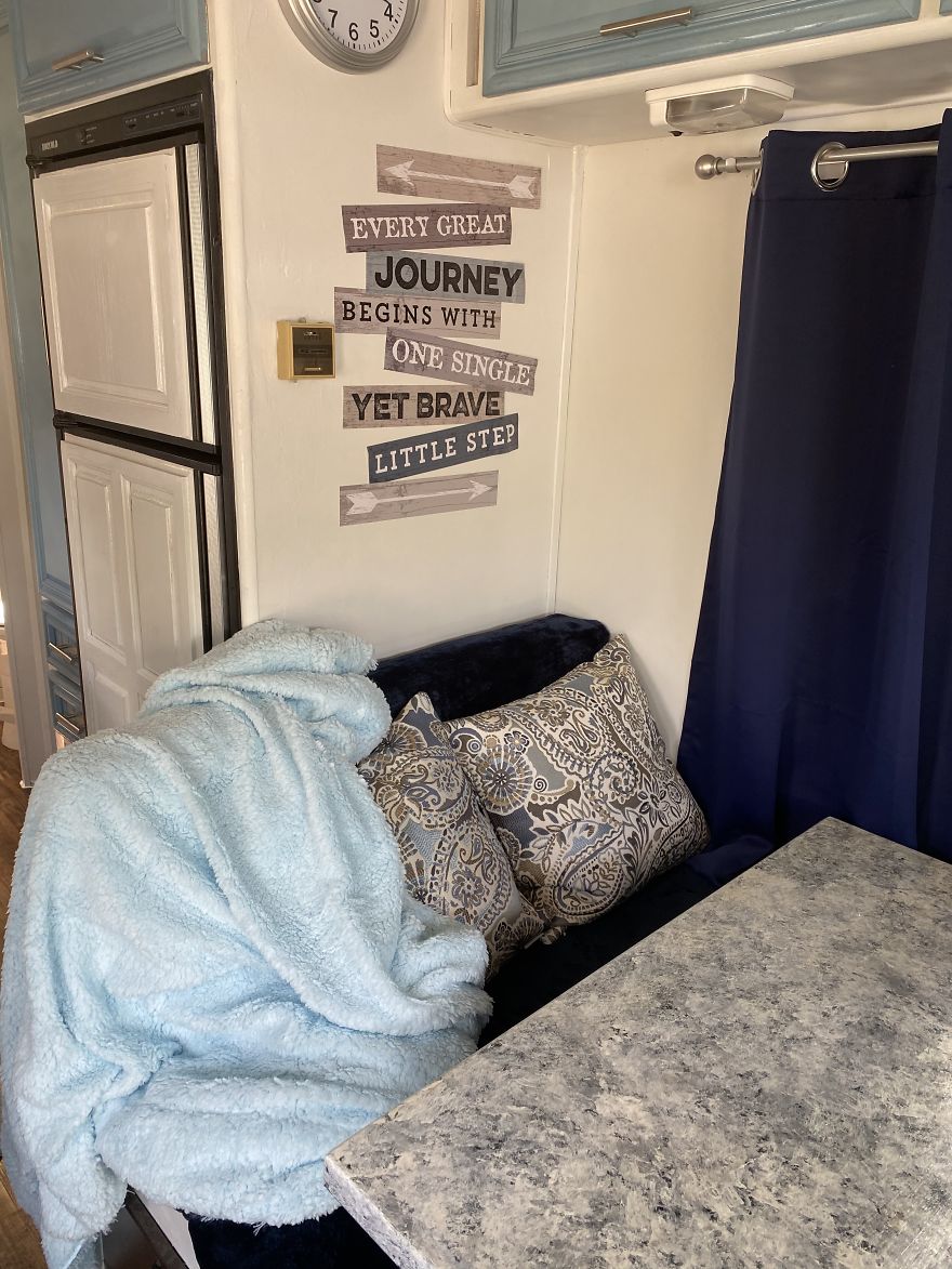 I Bought An Old 1995 RV, And Here's How I Transformed It Into A Beautiful Home For Me And Two Kittens That I Recently Adopted (21 Pics) I Bought An Old 1995 RV, And Here's How I Transformed It Into A Beautiful Home For Me And Two Kittens That I Recently Adopted (21 Pics)