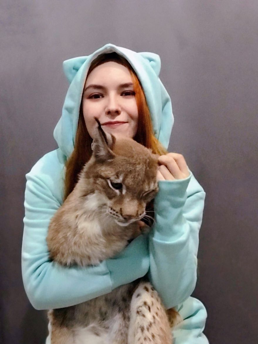 I Adopted Two Lynxes From A Fur Farm, Now I Live With 2 Big 'Cats,' 8 Dogs, And 3 Horses I Adopted Two Lynxes From A Fur Farm, Now I Live With 2 Big 'Cats,' 8 Dogs, And 3 Horses