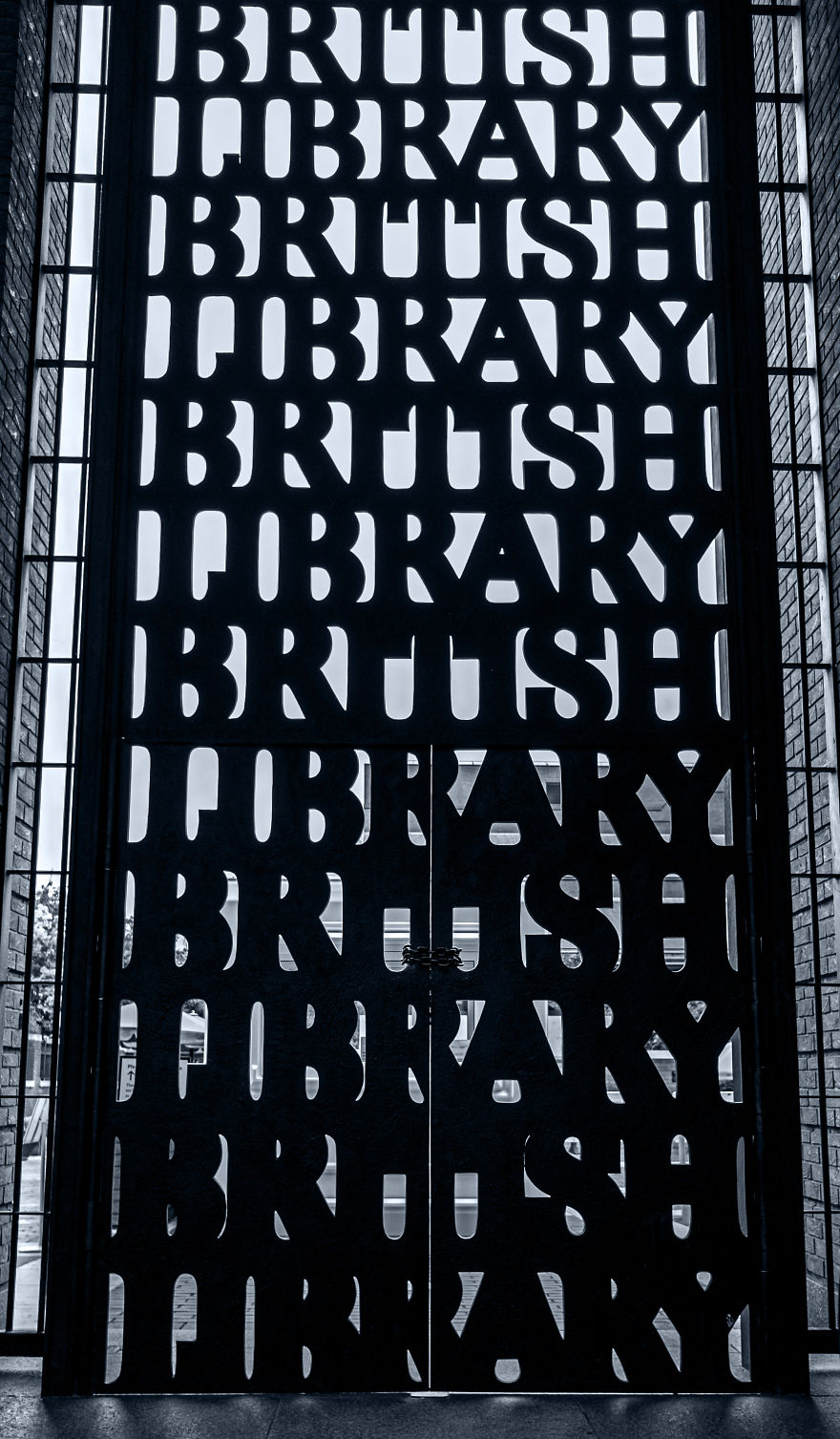 Traveling To London In Social Isolation
(My Journey As A Street Photographer)