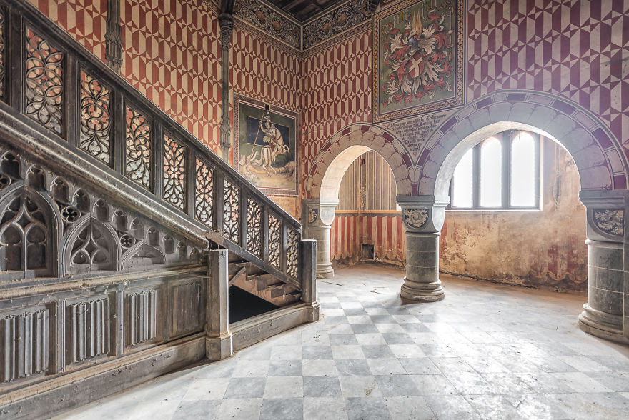 I Capture The Haunting Beauty Of This Abandoned Castle In Italy (40 Pics) I Capture The Haunting Beauty Of This Abandoned Castle In Italy (40 Pics)