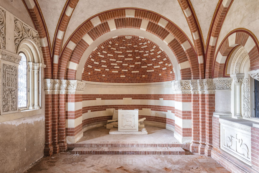 I Capture The Haunting Beauty Of This Abandoned Castle In Italy (40 Pics) I Capture The Haunting Beauty Of This Abandoned Castle In Italy (40 Pics)