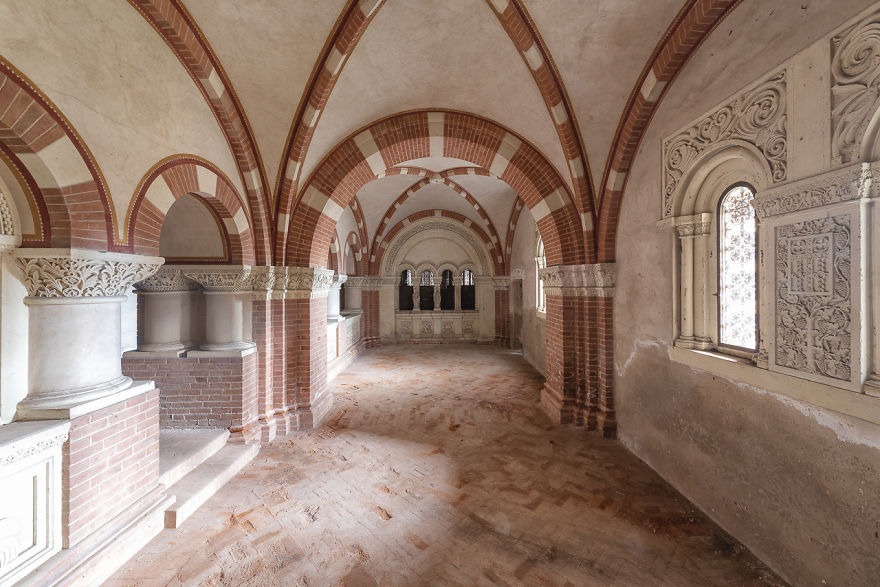 I Capture The Haunting Beauty Of This Abandoned Castle In Italy (40 Pics) I Capture The Haunting Beauty Of This Abandoned Castle In Italy (40 Pics)