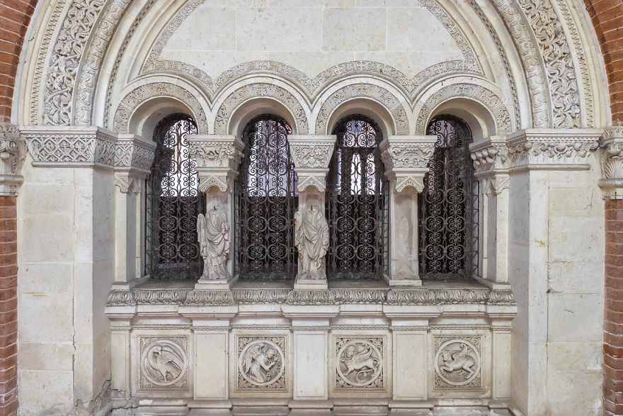 I Capture The Haunting Beauty Of This Abandoned Castle In Italy (40 Pics) I Capture The Haunting Beauty Of This Abandoned Castle In Italy (40 Pics)