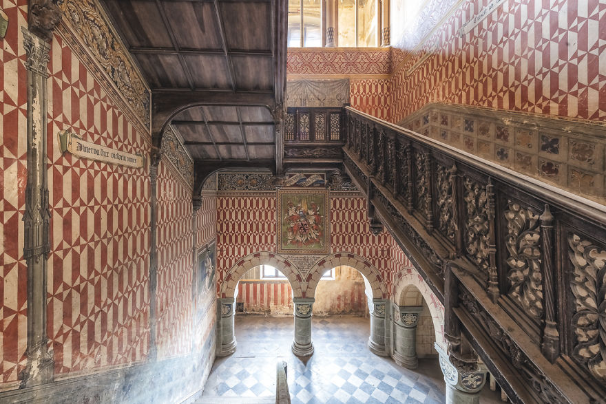 I Capture The Haunting Beauty Of This Abandoned Castle In Italy (40 Pics) I Capture The Haunting Beauty Of This Abandoned Castle In Italy (40 Pics)