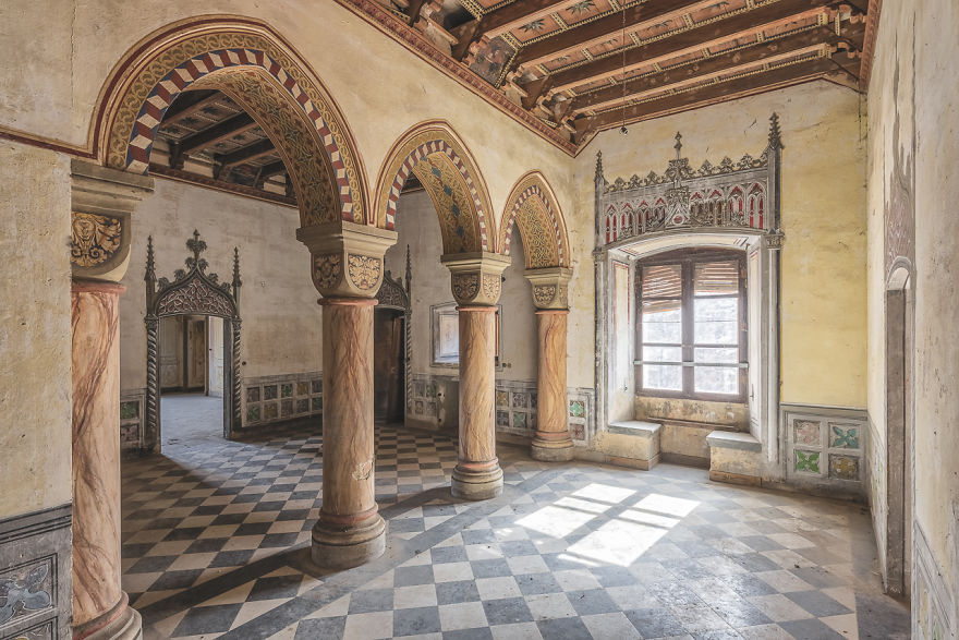 I Capture The Haunting Beauty Of This Abandoned Castle In Italy (40 Pics) I Capture The Haunting Beauty Of This Abandoned Castle In Italy (40 Pics)