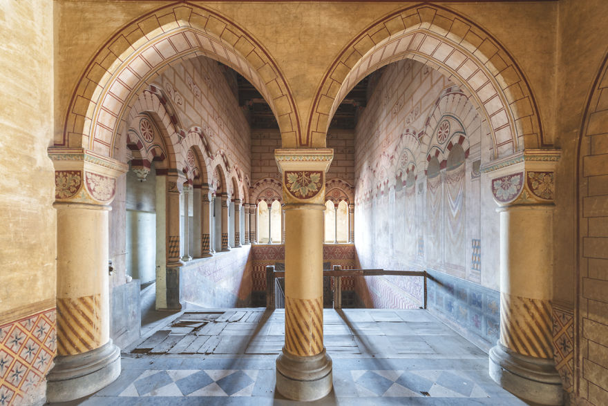 I Capture The Haunting Beauty Of This Abandoned Castle In Italy (40 Pics) I Capture The Haunting Beauty Of This Abandoned Castle In Italy (40 Pics)
