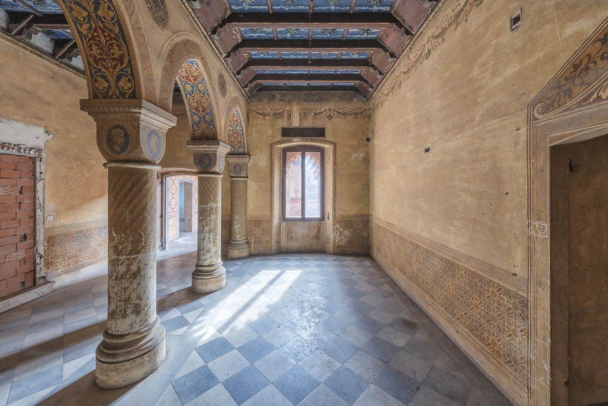 I Capture The Haunting Beauty Of This Abandoned Castle In Italy (40 Pics) I Capture The Haunting Beauty Of This Abandoned Castle In Italy (40 Pics)