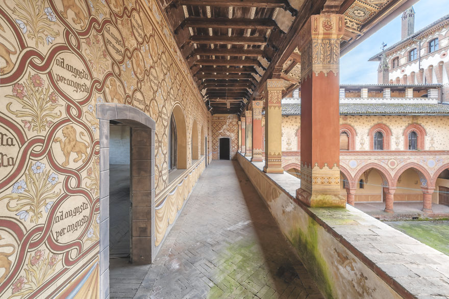 I Capture The Haunting Beauty Of This Abandoned Castle In Italy (40 Pics) I Capture The Haunting Beauty Of This Abandoned Castle In Italy (40 Pics)