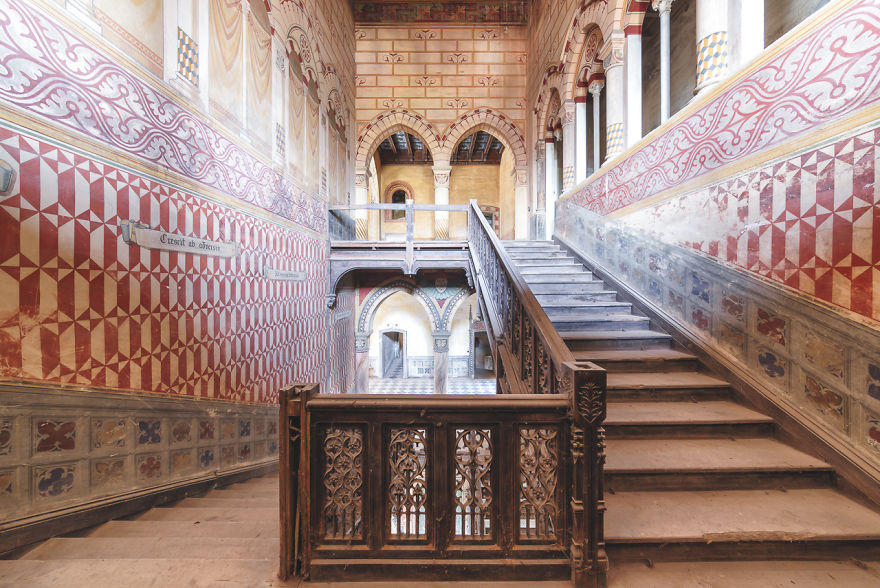 I Capture The Haunting Beauty Of This Abandoned Castle In Italy (40 Pics) I Capture The Haunting Beauty Of This Abandoned Castle In Italy (40 Pics)