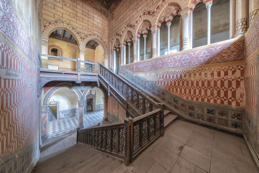 I Capture The Haunting Beauty Of This Abandoned Castle In Italy (40 Pics) I Capture The Haunting Beauty Of This Abandoned Castle In Italy (40 Pics)