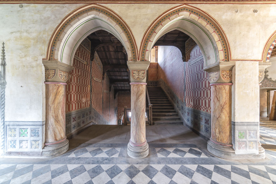 I Capture The Haunting Beauty Of This Abandoned Castle In Italy (40 Pics) I Capture The Haunting Beauty Of This Abandoned Castle In Italy (40 Pics)