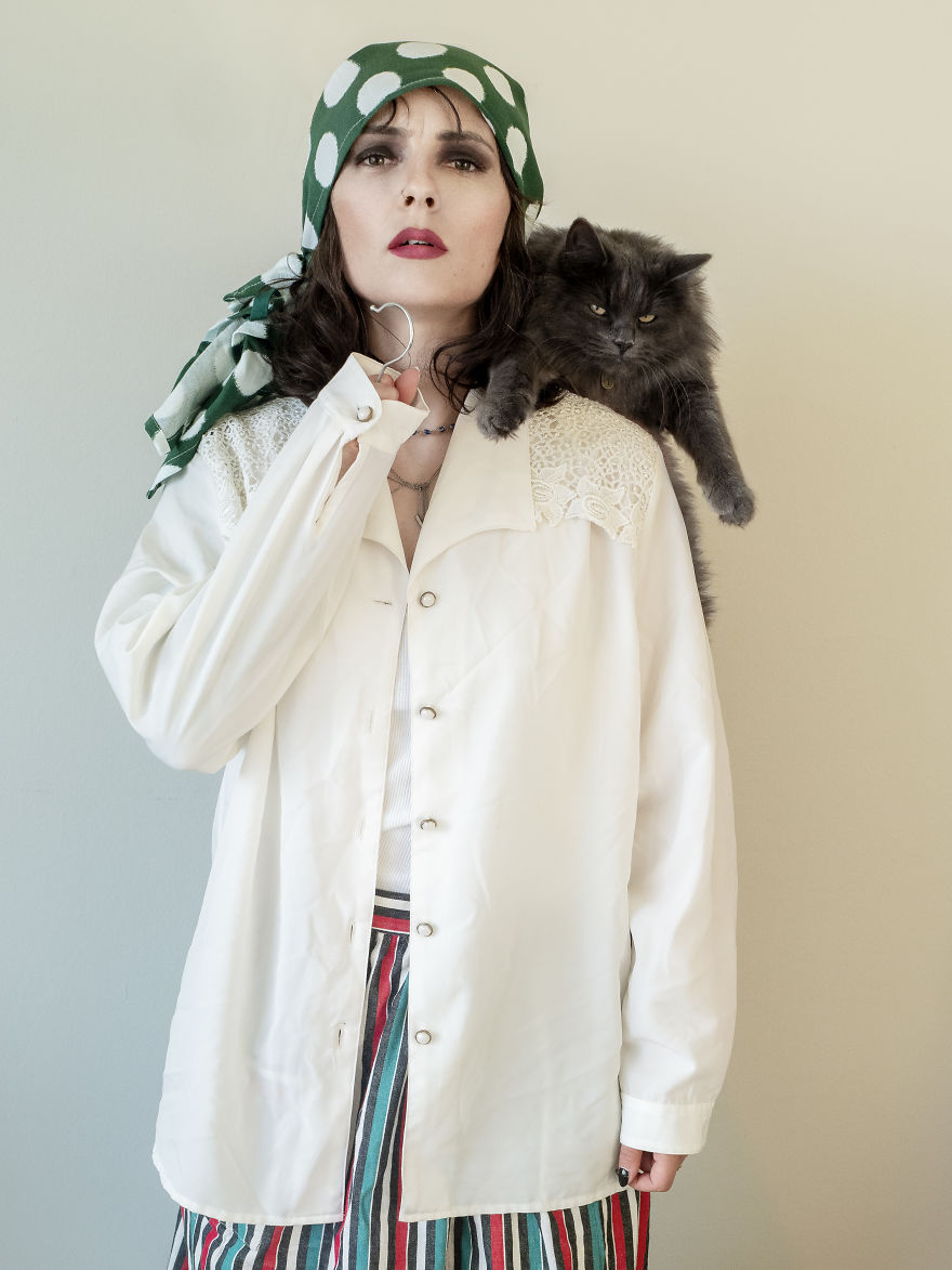 I Was Cat Sitting For 2 Weeks And This Is What Happened... I Was Cat Sitting For 2 Weeks And This Is What Happened...