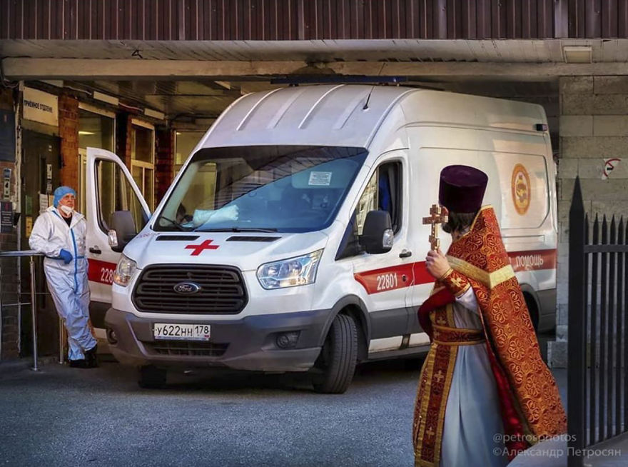 This Photographer Captures Everyday Life In Russia In Sincere Photographs (New Pics)