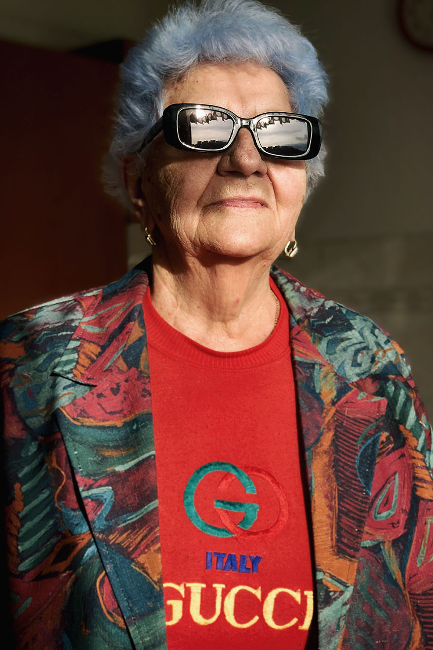 Photographer Documents His Stylish Blue-Haired Grandma Photographer Documents His Stylish Blue-Haired Grandma