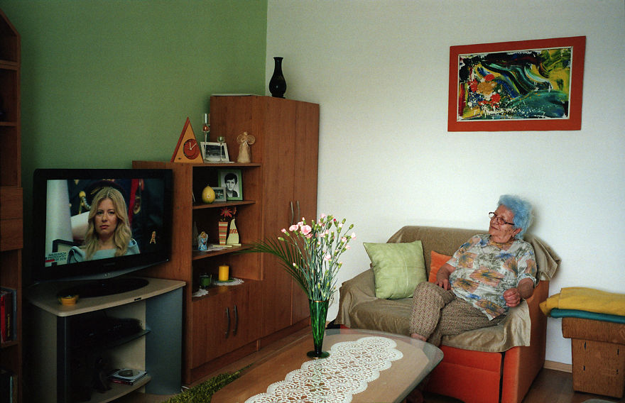 Photographer Documents His Stylish Blue-Haired Grandma