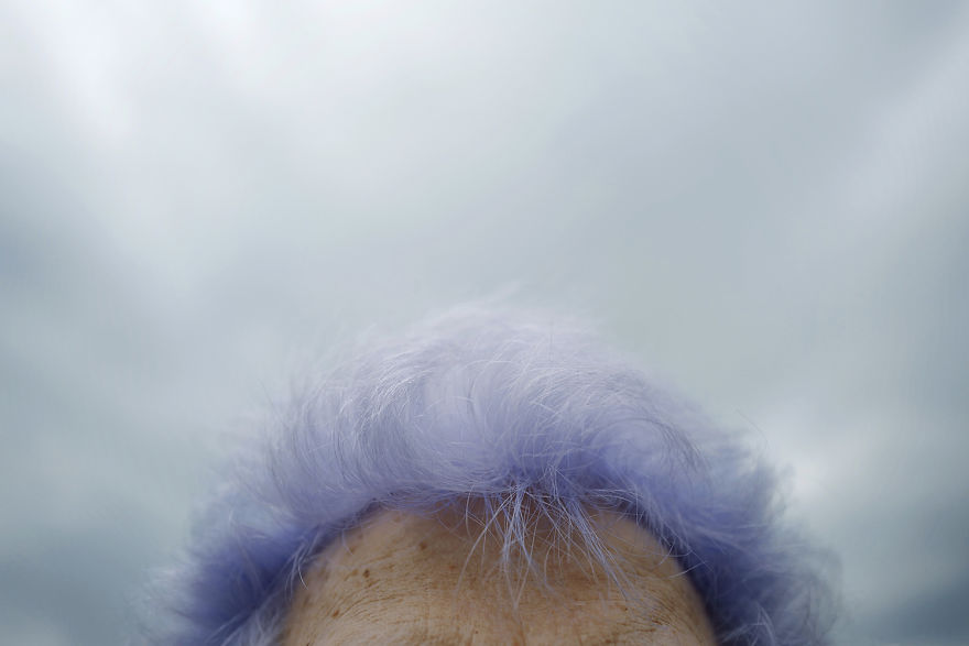 Photographer Documents His Stylish Blue-Haired Grandma Photographer Documents His Stylish Blue-Haired Grandma