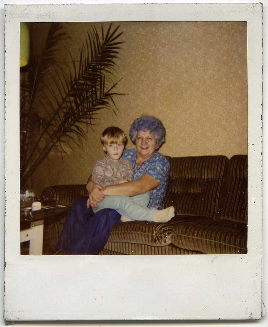 Photographer Documents His Stylish Blue-Haired Grandma Photographer Documents His Stylish Blue-Haired Grandma