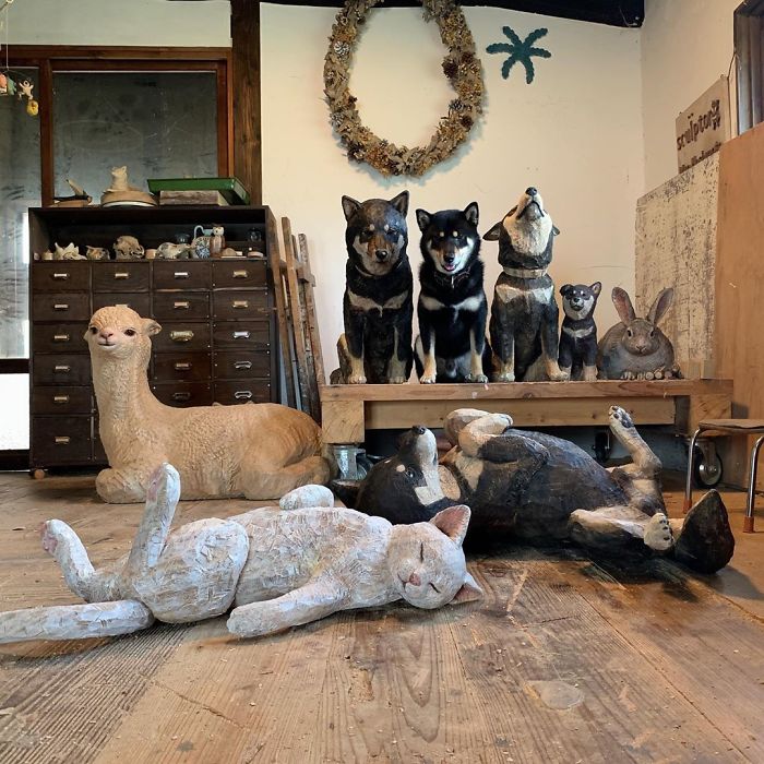 Cute Video Shows Dog Trying To Blend In Between Animal Sculptures Cute Video Shows Dog Trying To Blend In Between Animal Sculptures