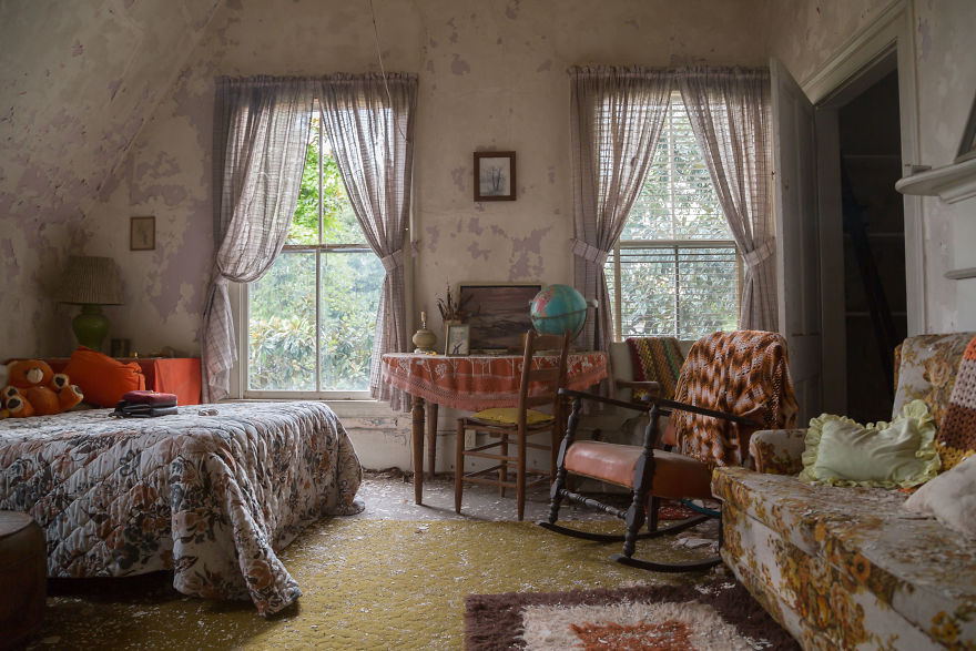 Our 13 Photos Of An Abandoned Georgian House That Was Renovated And Then Burnt By Lightning