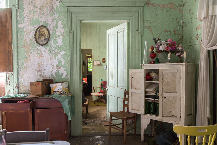 Our 13 Photos Of An Abandoned Georgian House That Was Renovated And Then Burnt By Lightning