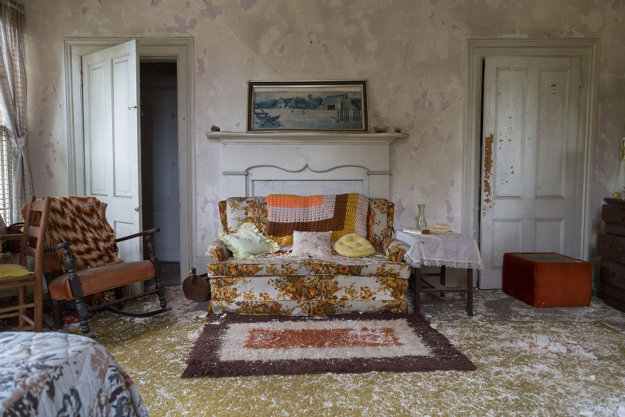 Our 13 Photos Of An Abandoned Georgian House That Was Renovated And Then Burnt By Lightning Our 13 Photos Of An Abandoned Georgian House That Was Renovated And Then Burnt By Lightning