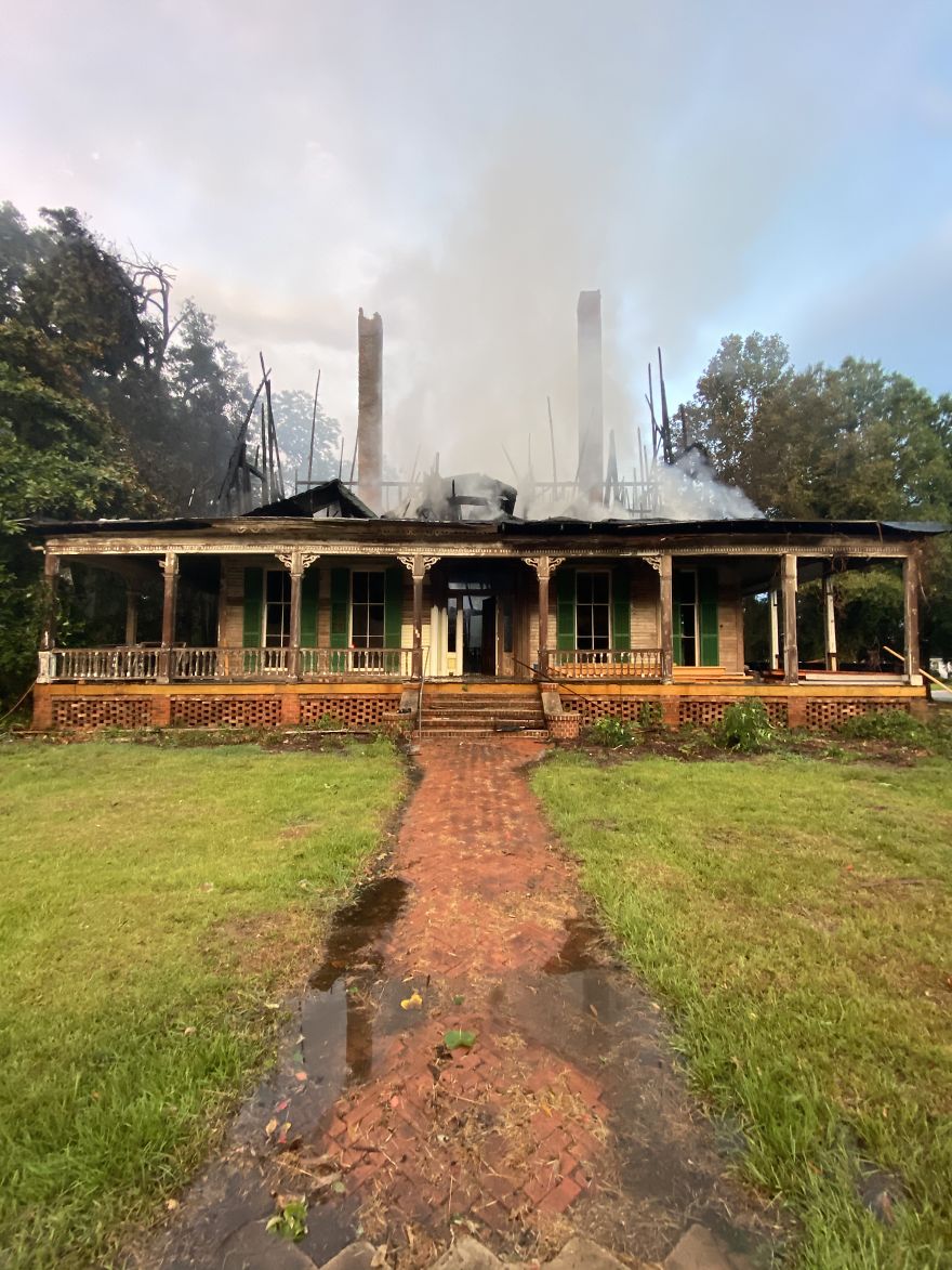 Our 13 Photos Of An Abandoned Georgian House That Was Renovated And Then Burnt By Lightning