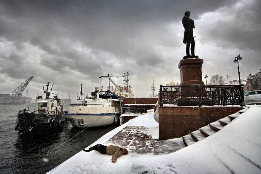 This Photographer Captures Everyday Life In Russia In Sincere Photographs (New Pics)