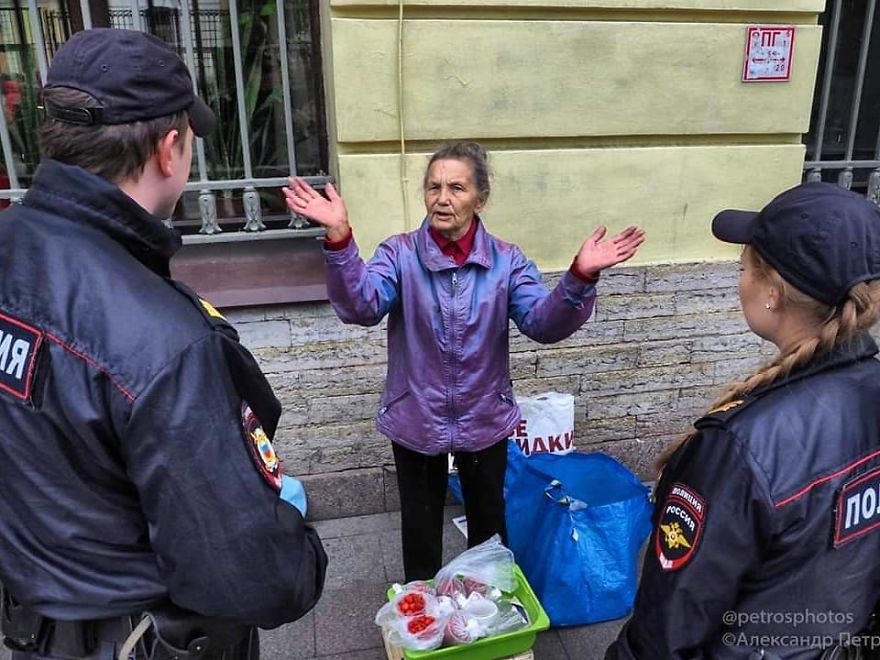 This Photographer Captures Everyday Life In Russia In Sincere Photographs (New Pics)