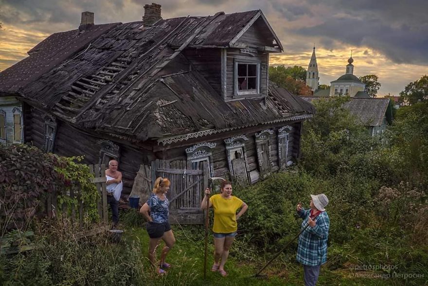This Photographer Captures Everyday Life In Russia In Sincere Photographs (New Pics)