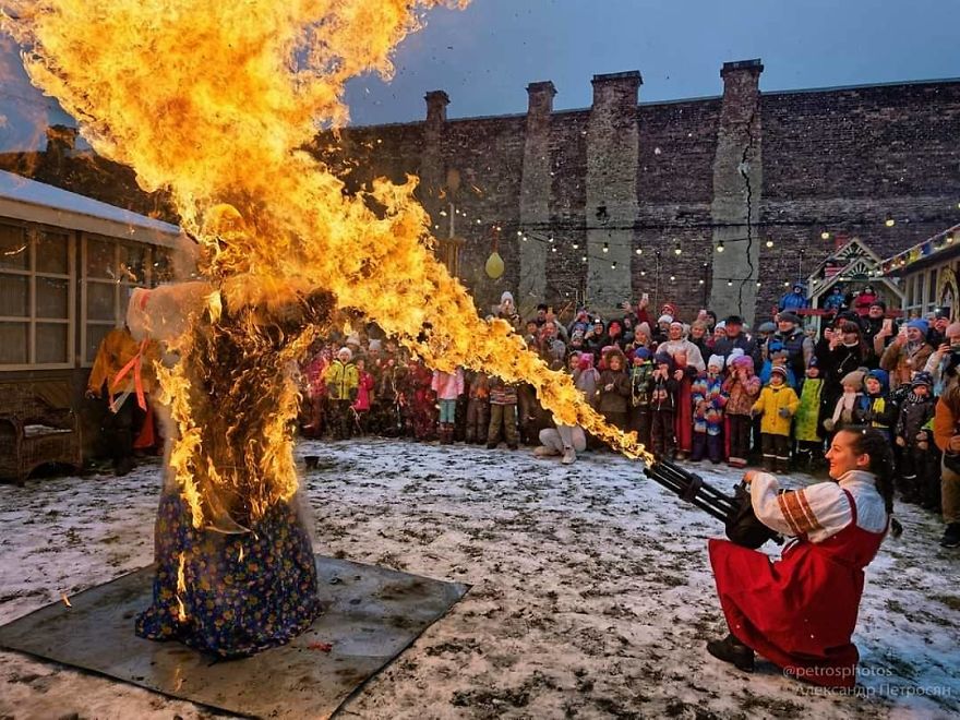 This Photographer Captures Everyday Life In Russia In Sincere Photographs (New Pics)