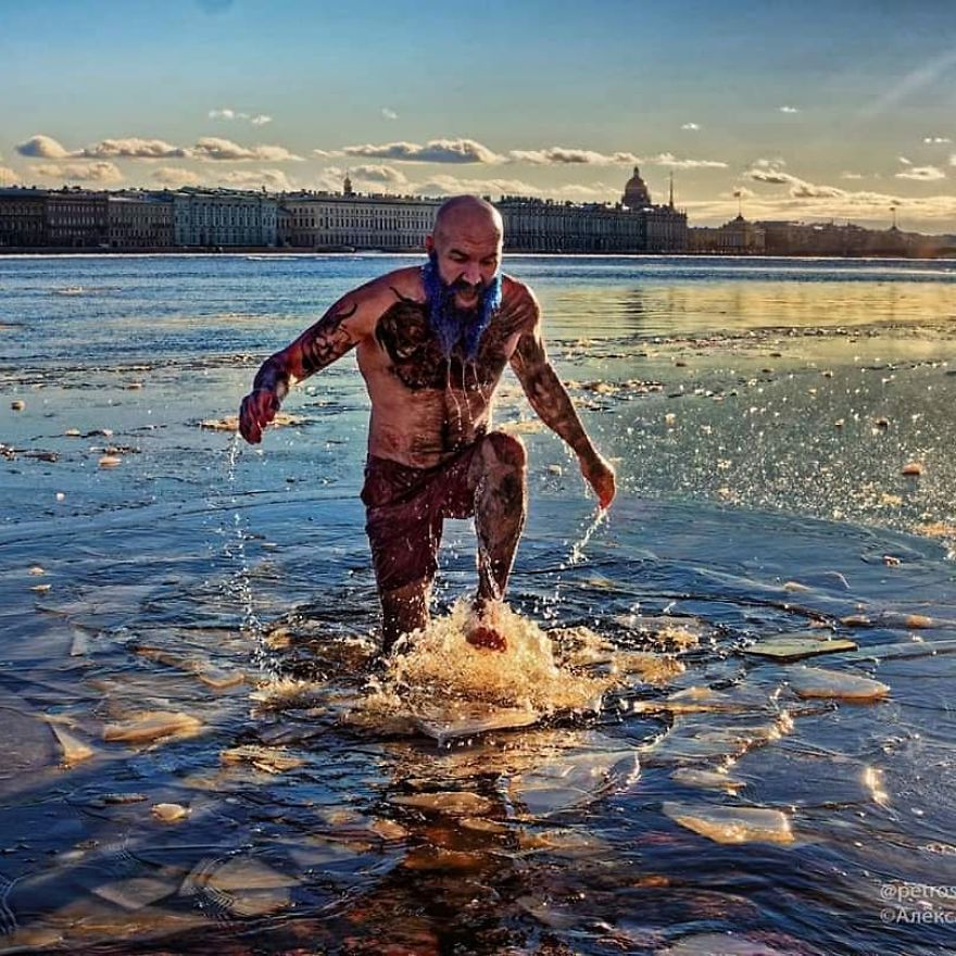 This Photographer Captures Everyday Life In Russia In Sincere Photographs (New Pics)