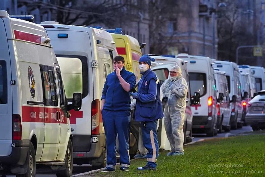 This Photographer Captures Everyday Life In Russia In Sincere Photographs (New Pics)