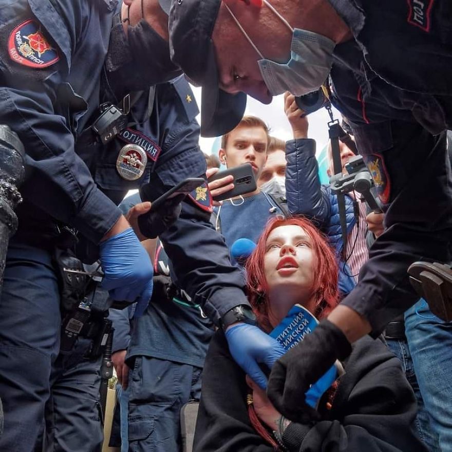 This Photographer Captures Everyday Life In Russia In Sincere Photographs (New Pics)